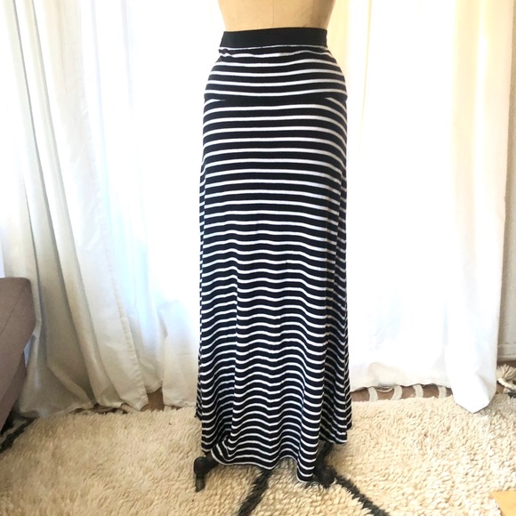 BCBG MAXAZRIA Maxi skirt - Picture 2 of 4